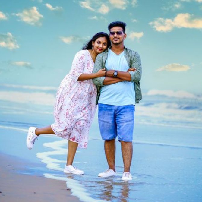 couples-on-the-beach